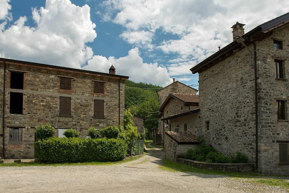 Albergo Diffuso Casa Delle Favole Ferriere Экстерьер фото