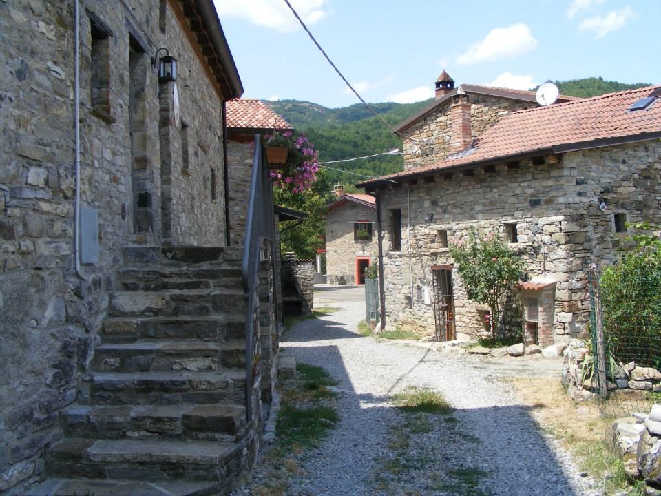 Albergo Diffuso Casa Delle Favole Ferriere Экстерьер фото