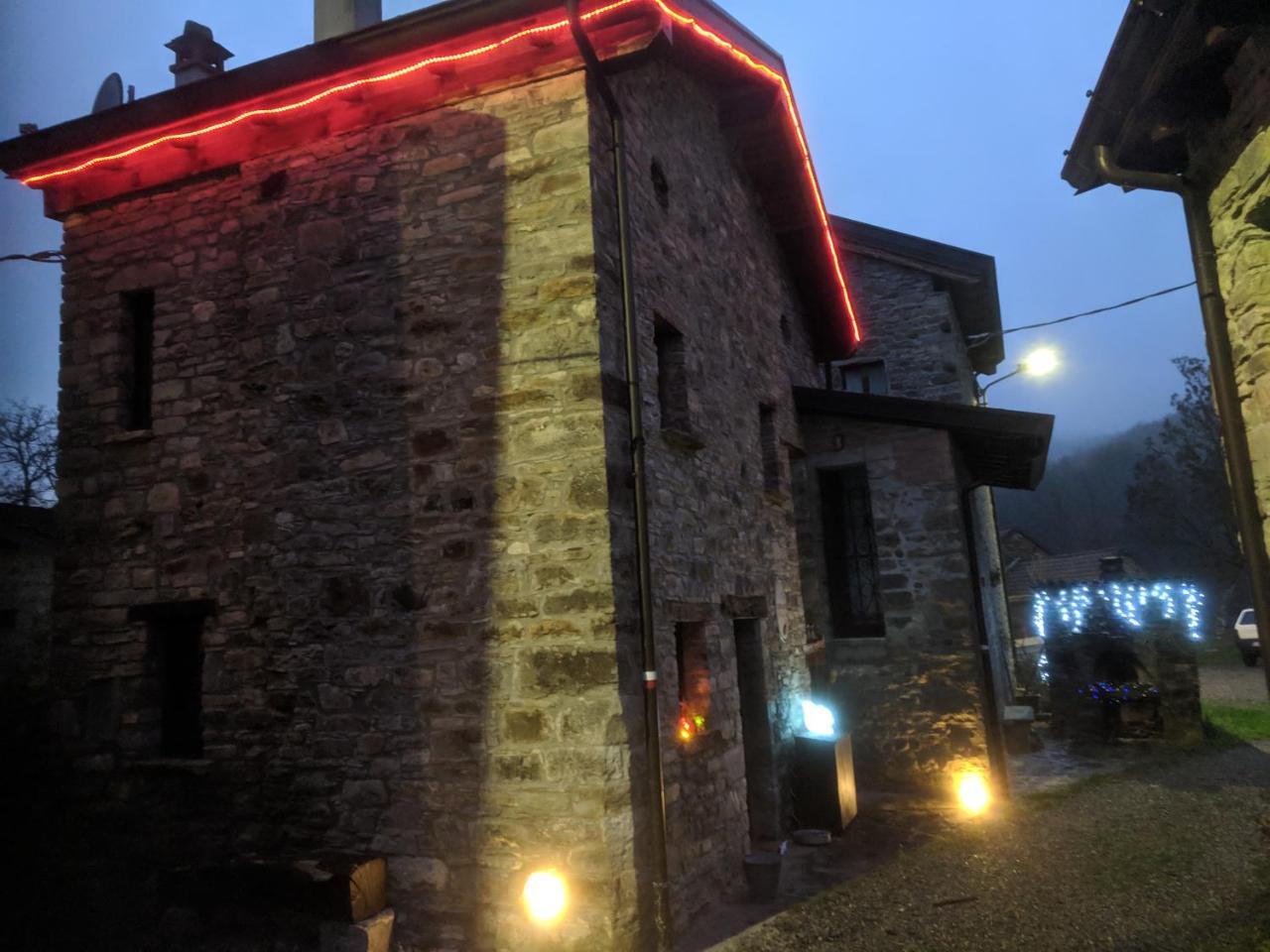 Albergo Diffuso Casa Delle Favole Ferriere Экстерьер фото